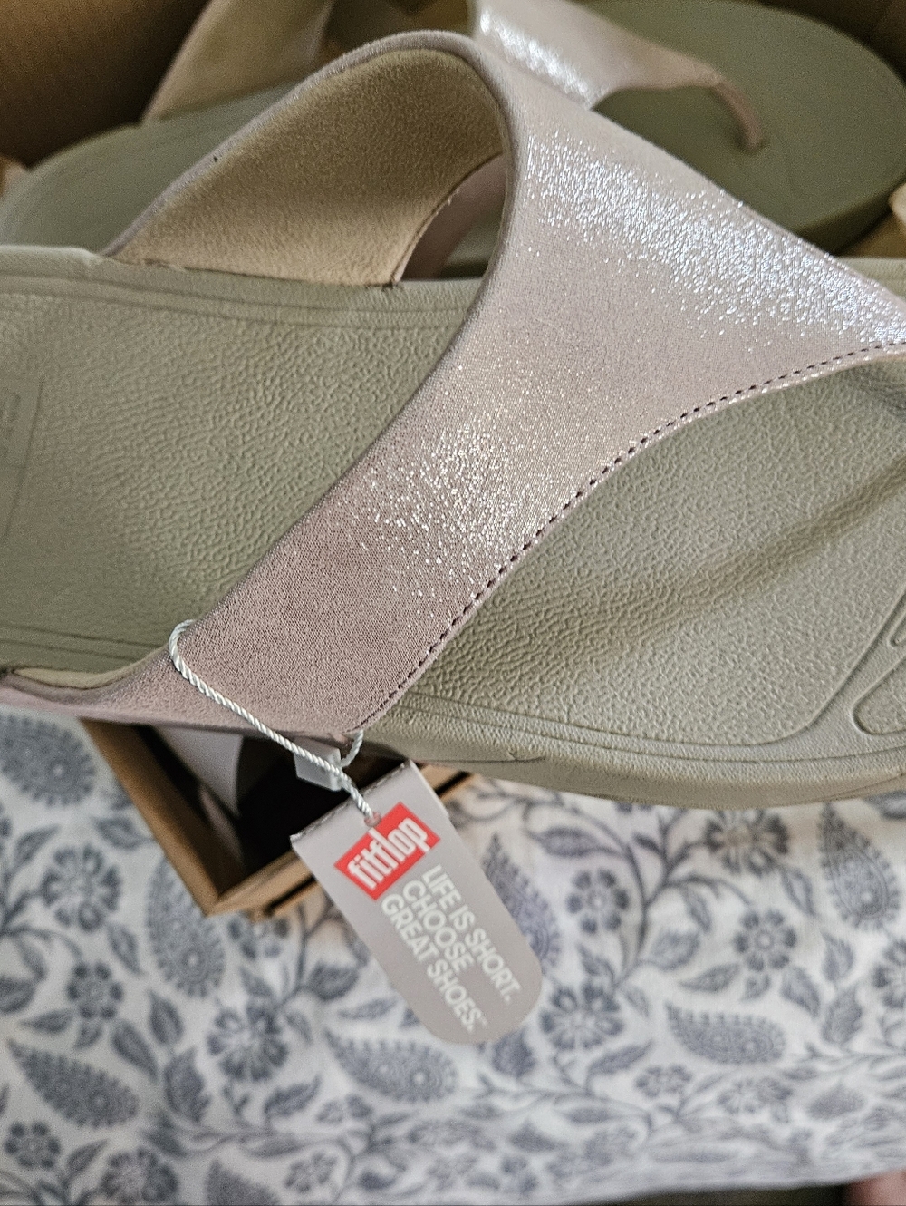 Fitflop Shimmery Nude Pink Thong Sandals - Picture 3 of 3